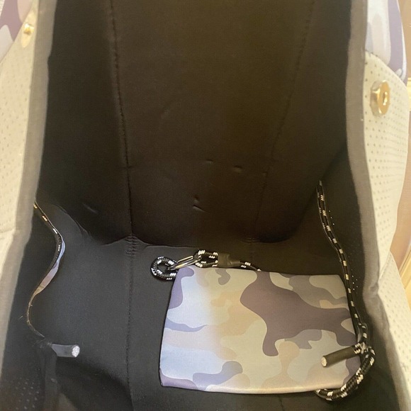 Neoprene Gray Camo Tote Bag With Zipper Pouch - Picture 4 of 7